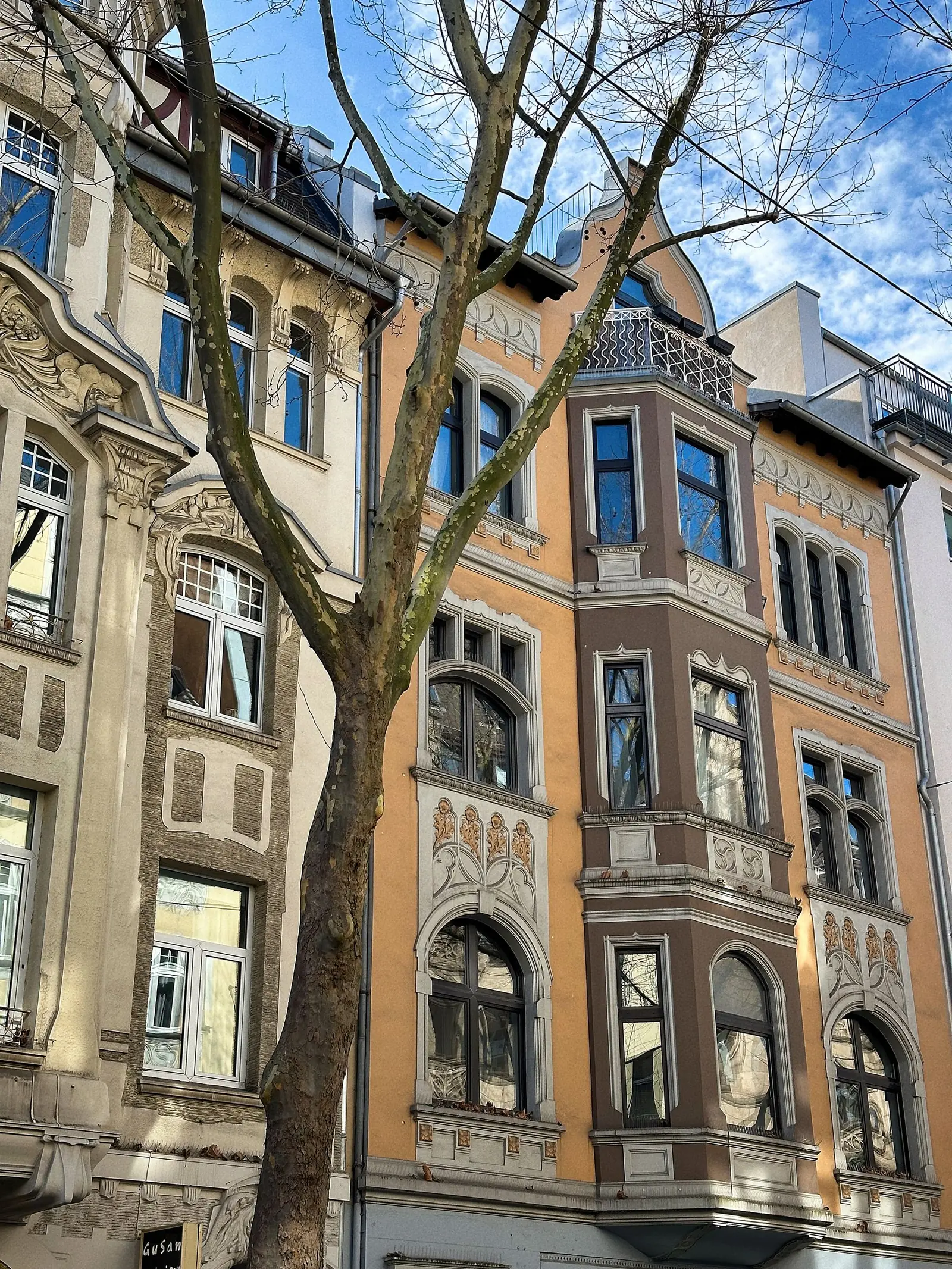 Gründerzeithäuser mit verzierten Fassaden